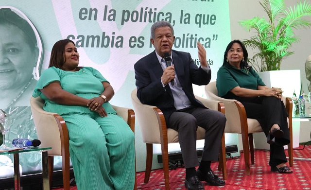 SANTIAGO: Leonel dice alto costo ha debilitado el poder adquisitivo imagen