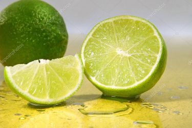 Agua con limón: remedio casero que arroja numerosos beneficios Agua con limón: remedio casero que arroja numerosos beneficios