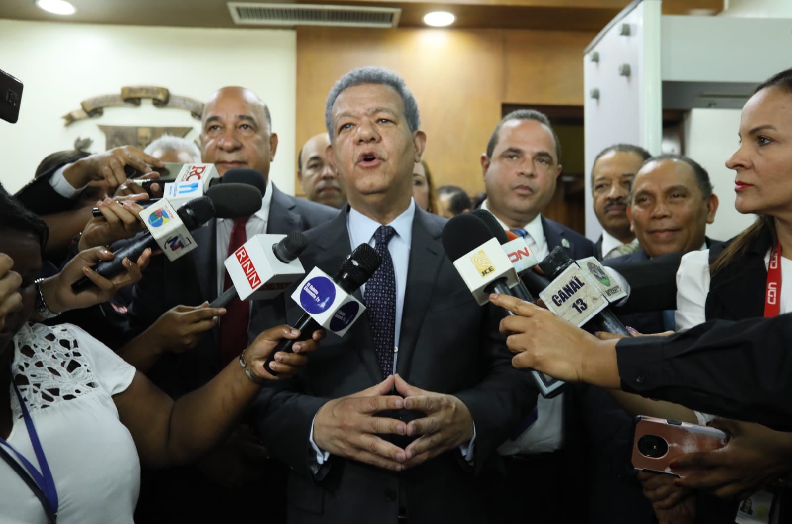 Leonel deposita padrón Fuerza Pueblo con 1,500,000 miembros imagen