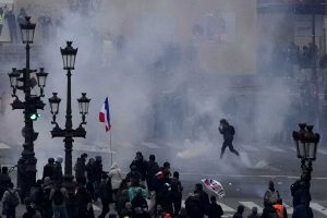 FRANCIA: Miles salen a las calles en jornadas de protestas en París