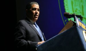 Espaillat reintroduce legislación eliminaría barreras a ciudadanía EU