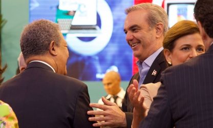 Abinader y Leonel coinciden y bromean en celebración El Caribe Abinader y Leonel coinciden y bromean en celebración El Caribe