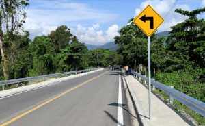 Presidente inaugura carretera y centro médico en zonas Bonao  