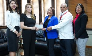 Voluntariado del BCRD entrega aporte RD$450,000 a la Cruz Roja