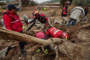 ECUADOR: Aumentan a 32 los muertos por corrimiento de tierra