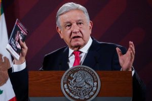 MEXICO: Presidente califica de provocación irrupción en Palacio