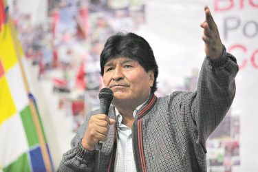 BOLIVIA: Evo dice aún preside el MAS y fallo constitucional es nulo