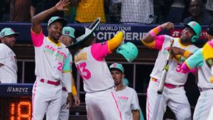 Machado, Soto, Cruz, y Tatis dan jonrones para Padres en México Machado, Soto, Cruz, y Tatis dan jonrones para Padres en México