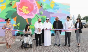 Embajador RD en Qatar inaugura mural dominicano en el Centro Cultural