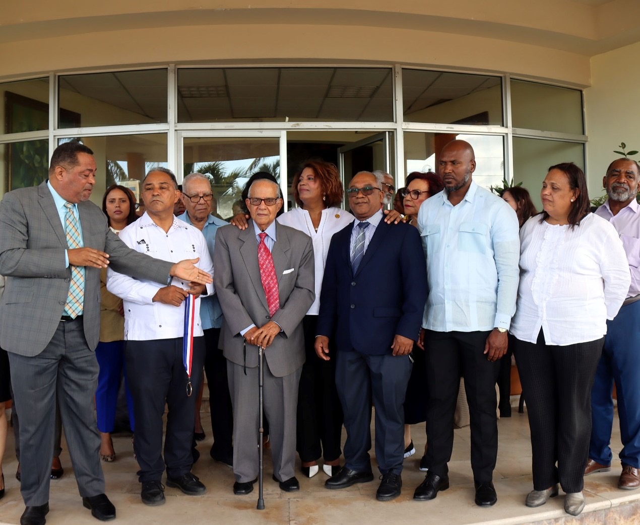 UNESCO Y CDP otorgan medalla al mérito al periodista Ercilio Veloz imagen