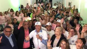 NY: Más de cien mujeres se juramentan en equipo de Roberto Rojas