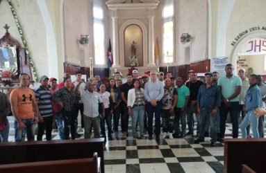 OCOA: Comunitarios ocupan iglesia en demanda arreglo vía OCOA: Comunitarios ocupan iglesia en demanda arreglo vía