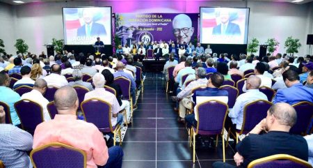 Danilo cuestiona en el PLD haya miembros «con doble agenda»