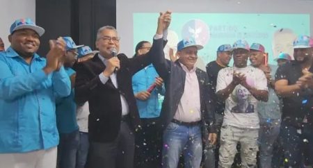 Carlos Peña dice deportaría a todos los extranjeros indocumentados Carlos Peña dice deportaría a todos los extranjeros indocumentados