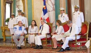 Abinader recibe a ocho nuevos embajadores acreditados en RD