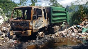 BOCA CHICA: Incendian dos camiones compactadores del Ayuntamiento