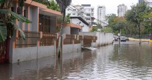 COE sube a 12 provincias alerta por lluvias de una onda tropical