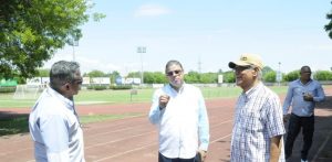 Gobierno anuncia remodelación pista atletismo complejo de Moca