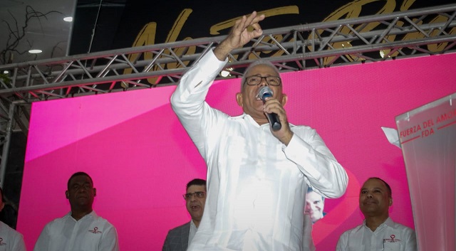 Movimiento Fuerza del Amor con Abinader juramenta peledeistas imagen