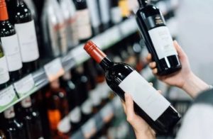 OMS apoya bebidas alcohólicas lleven etiquetado riesgos cáncer
