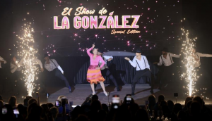 La González se roba el show en el teatro La Fiesta del hotel Jaragua