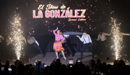 La González se roba el show en el teatro La Fiesta del hotel Jaragua