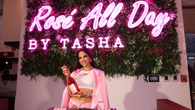Dominicana Natti Natasha inaugura su restaurant en Miami Beach imagen