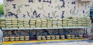 Autoridades confiscan un camión con 2,000 libras de marihuana