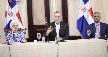 Abinader garantiza control fondos   públicos en el proceso electoral