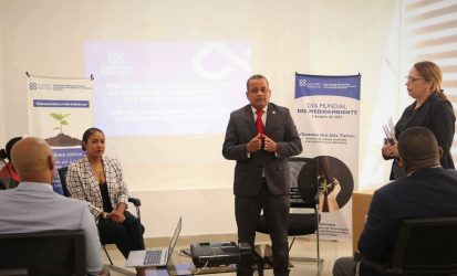 Presentan proyecto para centro de acopio de botellas plásticas en RD