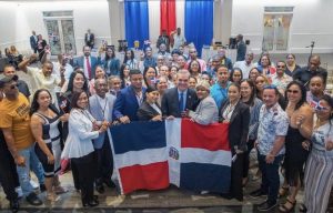 BAHAMAS: Abinader exhorta a dominicanos no olvidar su patria