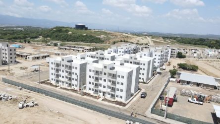 Gobierno entrega primeras 150 viviendas de proyecto Santiago