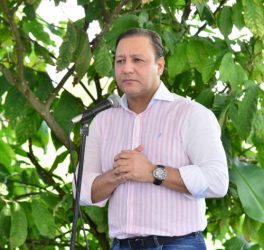 Abel Martínez se solidariza con familiares  de víctimas accidente