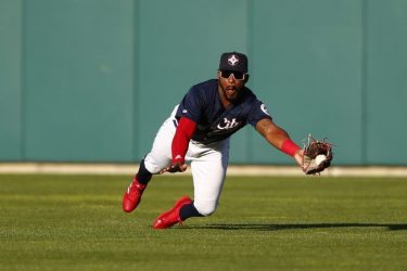Padres firman al dominicano Miguel Andújar por un año
