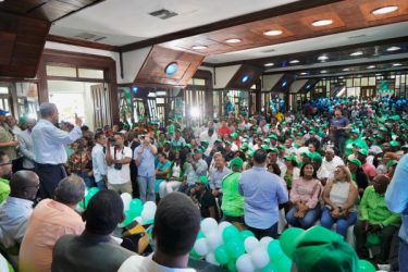 Leonel opina la democracia y la educación deben ser fortalecidas