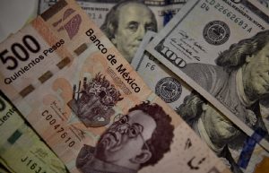 Moneda mexicana sigue en fortaleza frente a un dólar debilitado