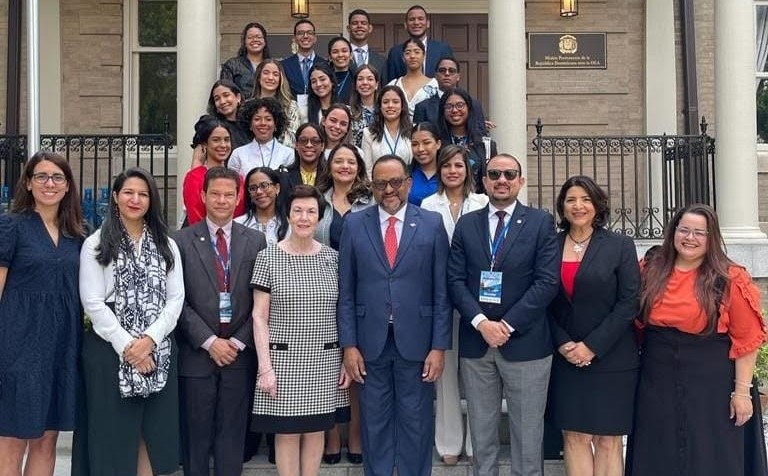 EU: Embajada RD coordina visitas estudiantes PUCMM a organismos imagen