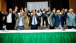 FP escoge a unanimidad a Leonel precandidato a la Presidencia RD