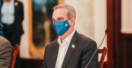 Abinader evoluciona bien a Covid, pero estará 5 días más en reposo