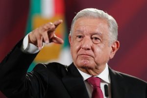 MEXICO: Presidente critica ataque al Palacio Nacional con  petardos