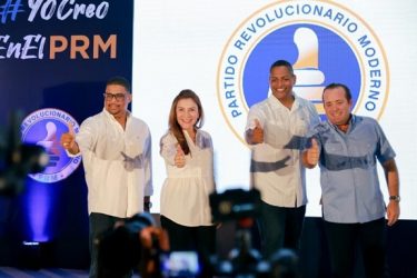 «El Boli» se juramenta en el PRM y pide respaldar a Luis Abinader