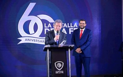 Leonel promete más ayuda a las iglesias; «sólo Dios es perfecto»