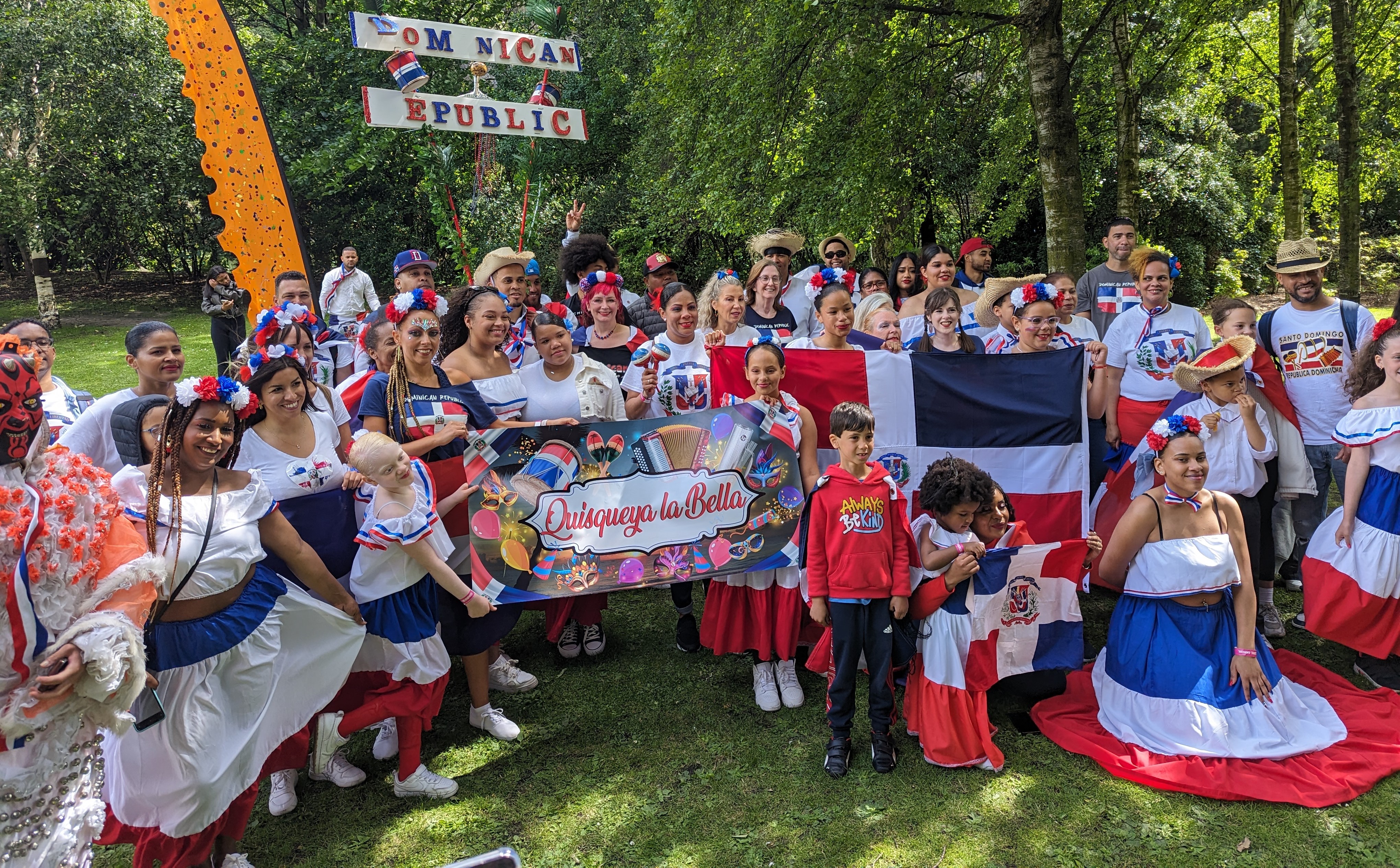 Representación Rep. Dominicana participa en el carnaval de Escocia imagen