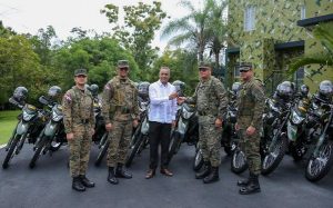 9-1-1 entrega 50 nuevas motos y 200 terminales de radio al Ejército