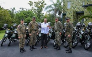 9-1-1 entrega 50 nuevas motos y 200 terminales de radio al Ejército 9-1-1 entrega 50 nuevas motos y 200 terminales de radio al Ejército