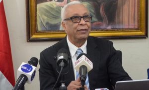 Exministro opina sector privado perdió dinamismo en año 2025 Exministro opina sector privado perdió dinamismo en año 2025