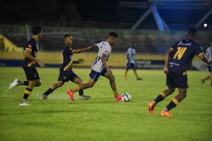Dominicanos dominan plantillas del fútbol profesional en Bolivia
