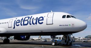 Pro Consumidor advierte posibles sanciones a JetBlue por retrasos