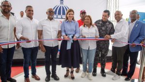 Vicepresidenta inaugura centro, destacamento PN y una cancha Vicepresidenta inaugura centro, destacamento PN y una cancha