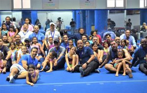Club Deportivo Naco celebra Día del Padre; hijos otorgan medallas